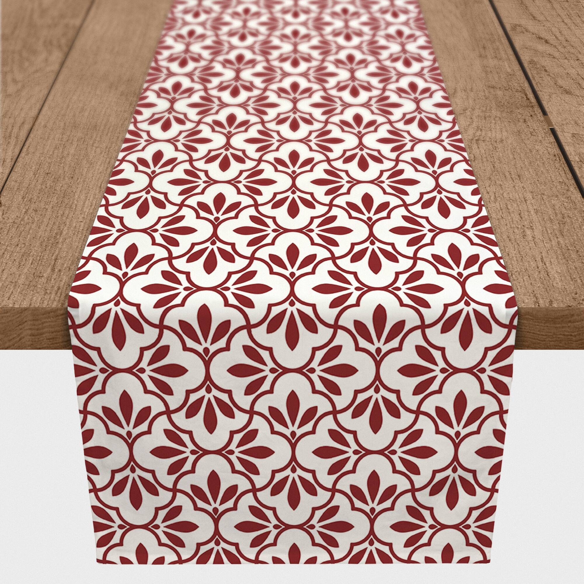 Quatrefoils Indoor/Outdoor Table Runner
